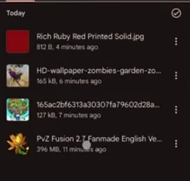 PvZ Fusion APK download links shown on a mobile phone